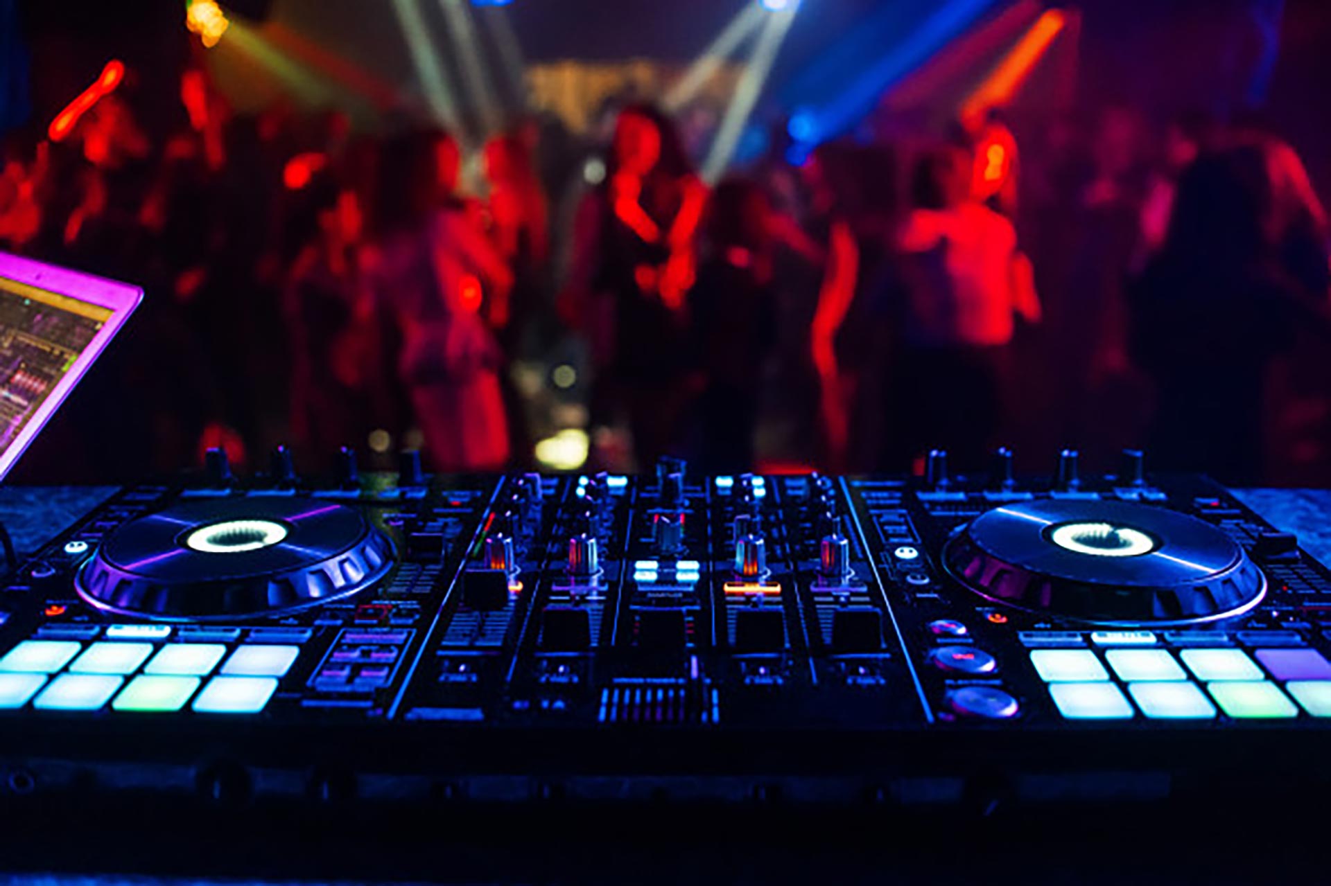 Live DJ Sets: The Pulse of Bollywood Night Dubai